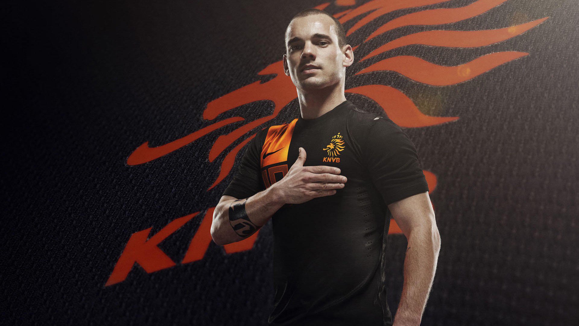 足球文创市集在球迷广场盛大开幕，足球文创产品