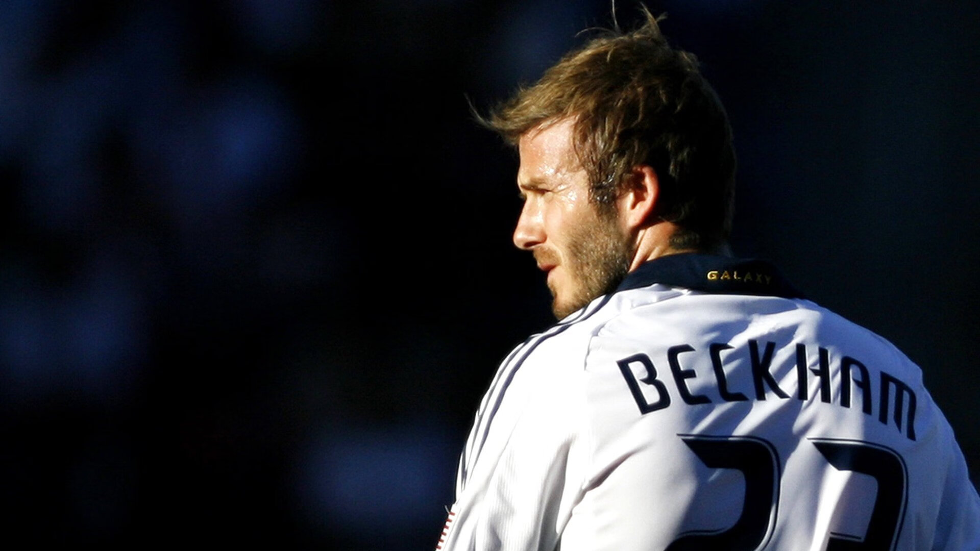 足球多语言解说团队服务外籍观众需求，英文足球解说常用词汇